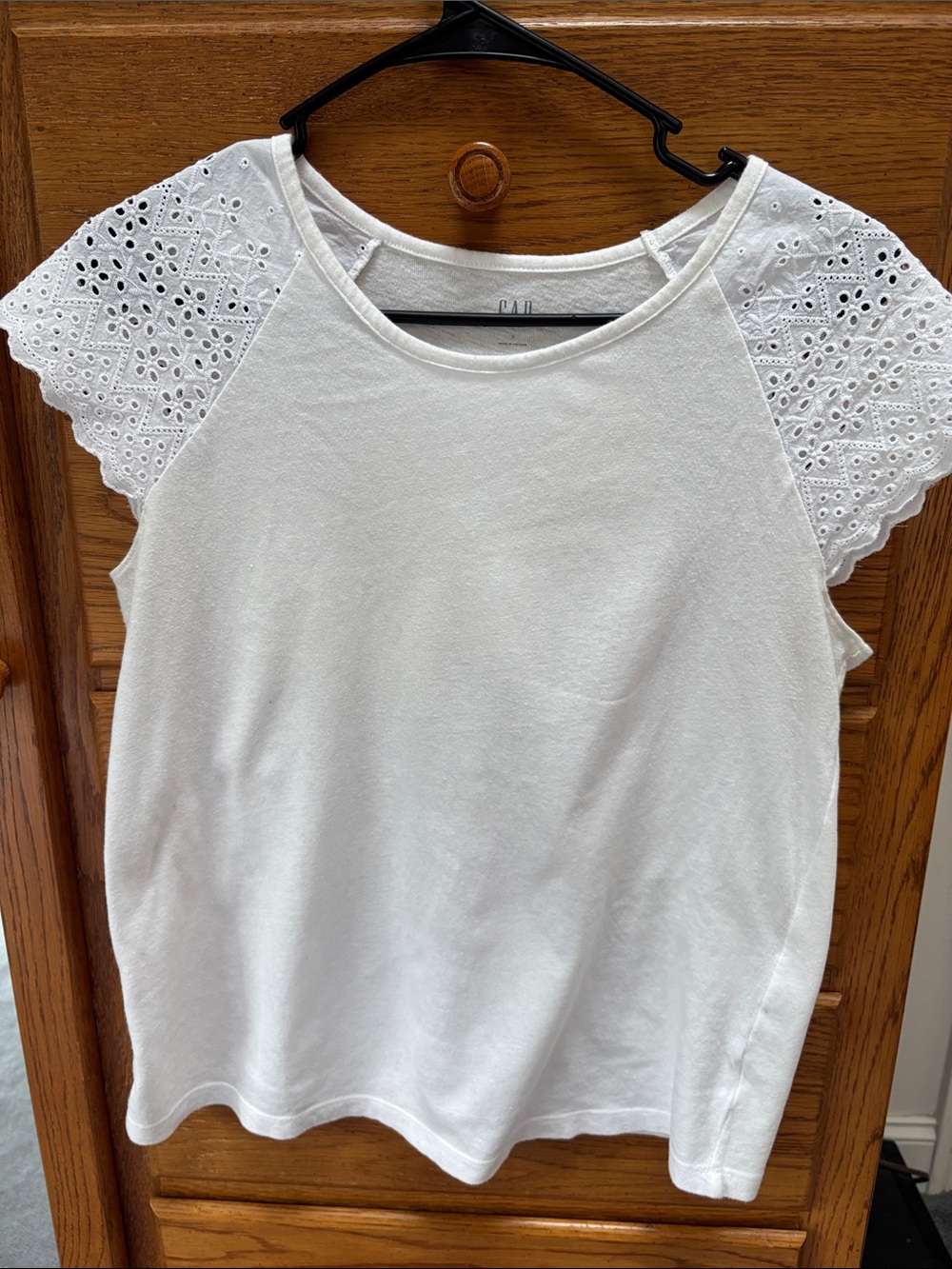 GAP White Eyelet Sleeve Tank Top